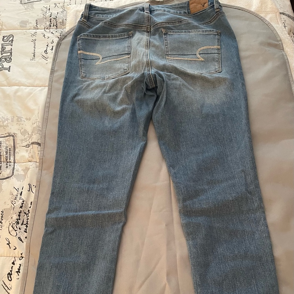 American Eagle Outfitters Hi-Rise Jegging. NWOT. Size: 10. Color: Light Wash